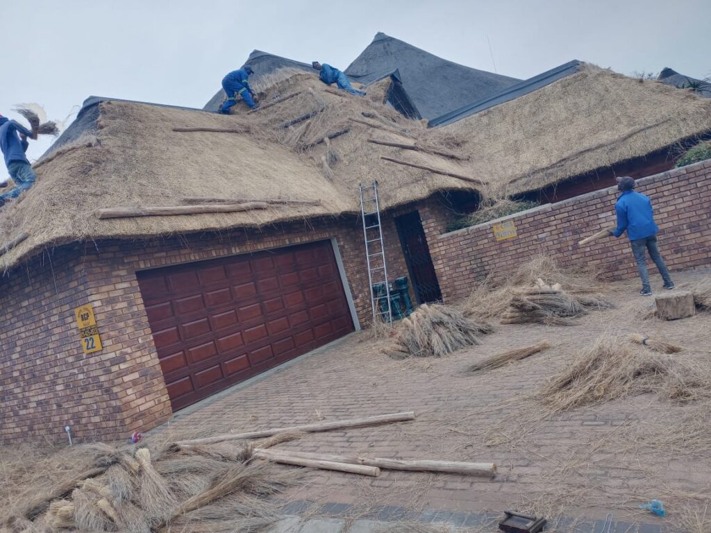 Thatch roof construction types